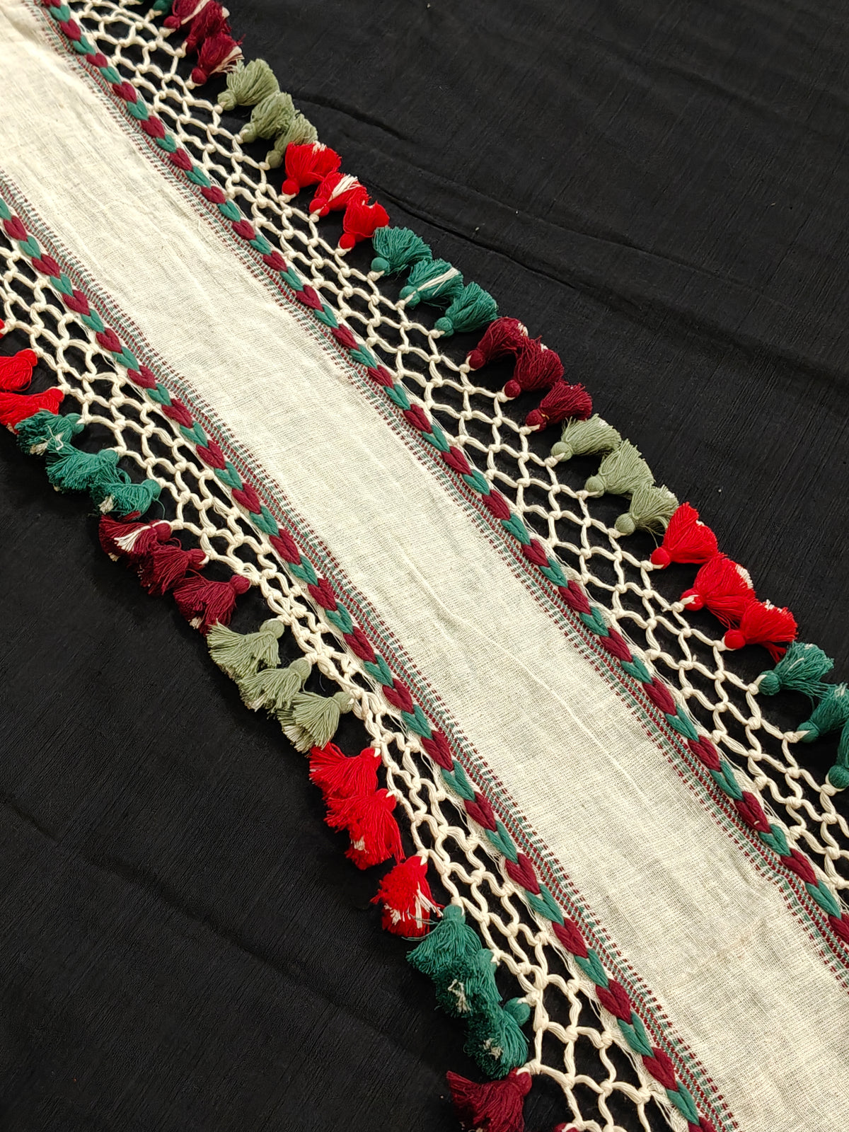 Handcrafted off-white Bhujodi kala cotton border with tassels