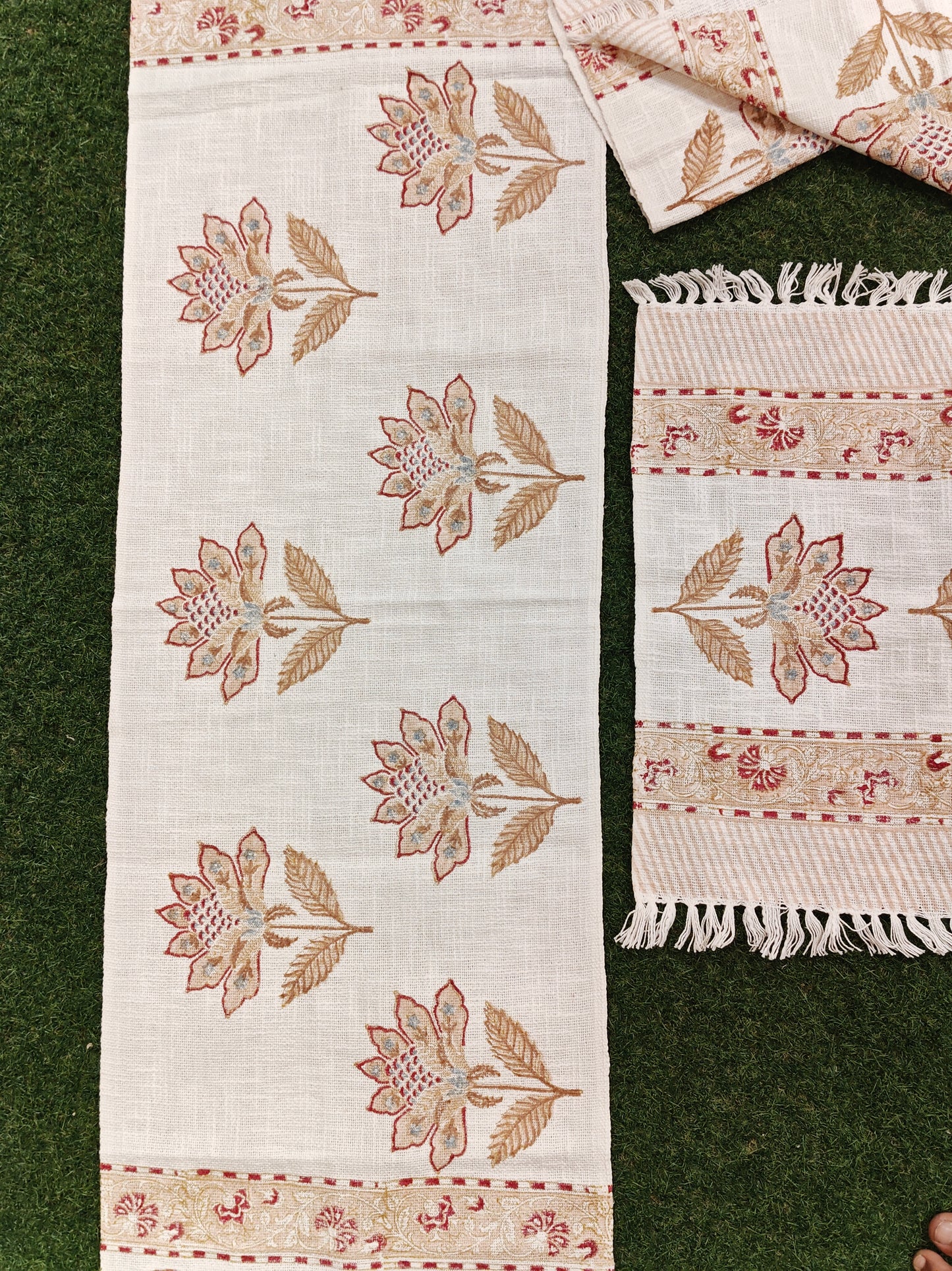 Table runner with 6 placemats - Floral handblock prints on jute cotton