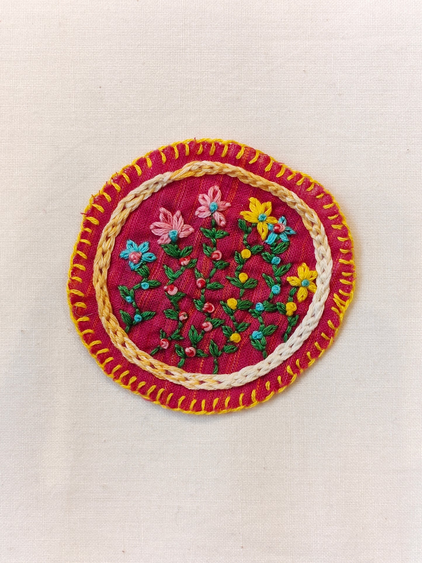 Circular hand embroidery patches