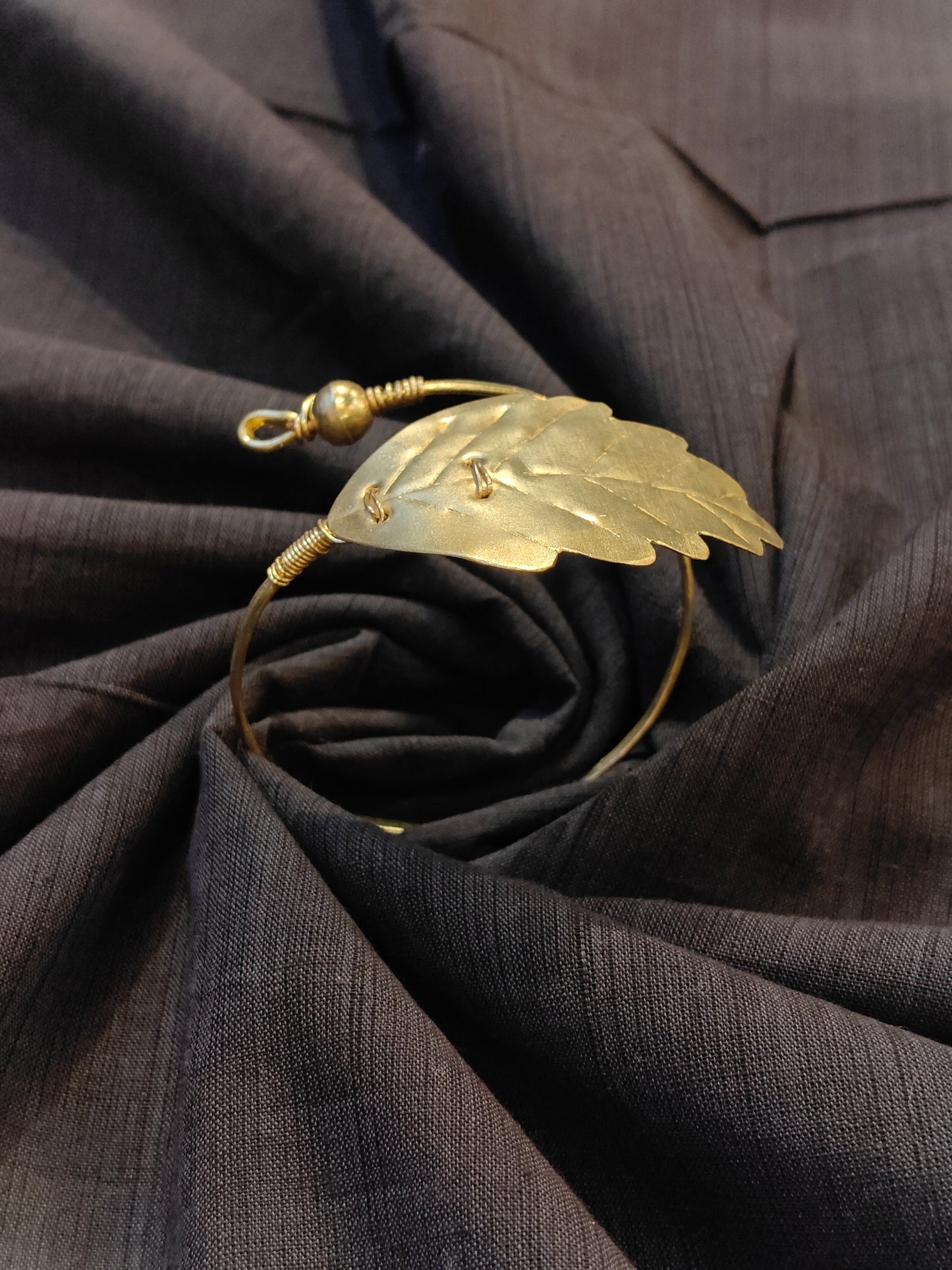 Single leaf design handcrafted cuff bracelet in brass