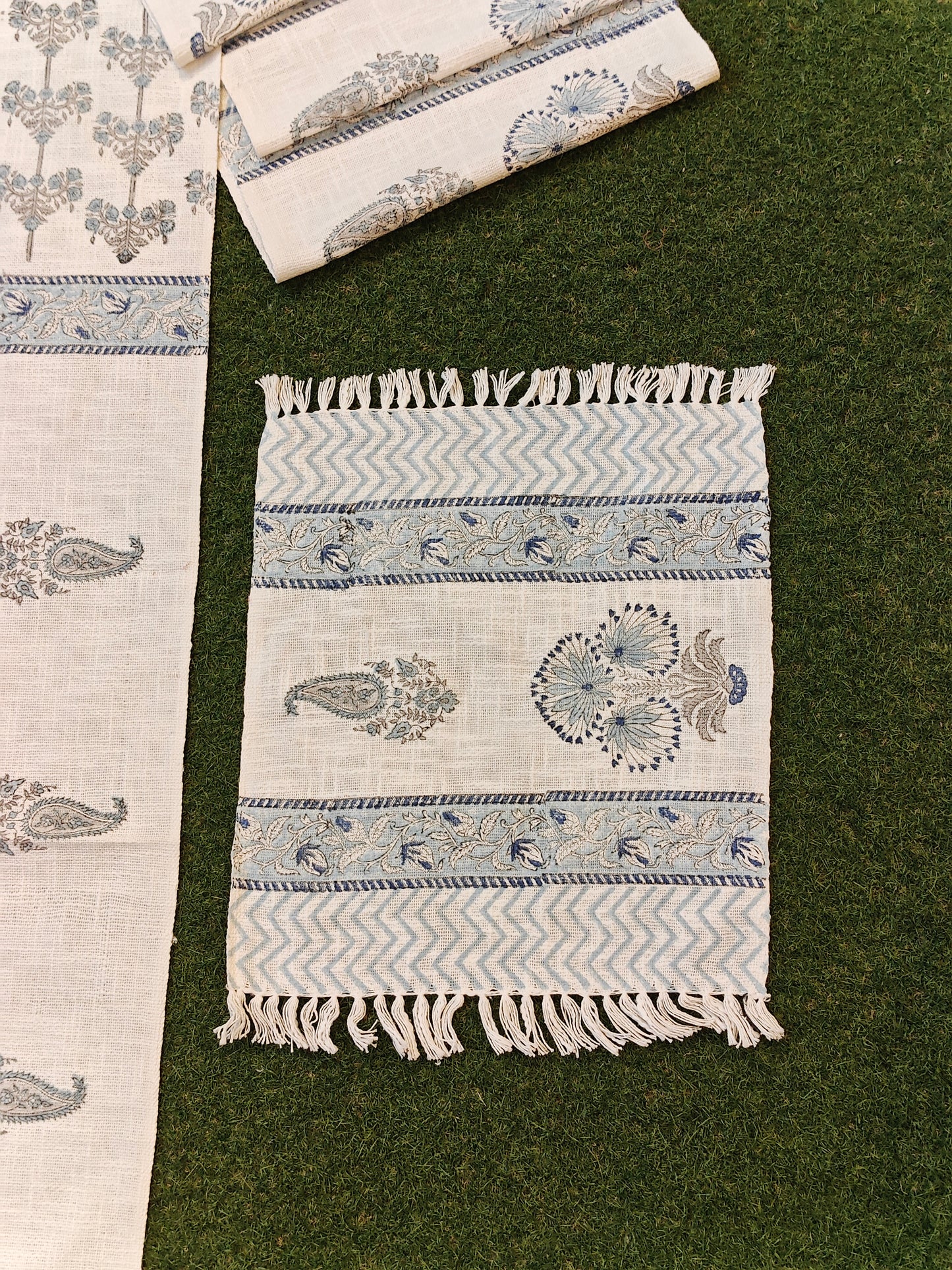 Table runner with 6 placemats - Floral handblock prints on jute cotton