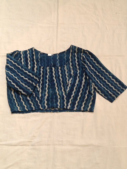 Indigo and off white wave patterned stripes cotton elbow sleeved blouse - front open