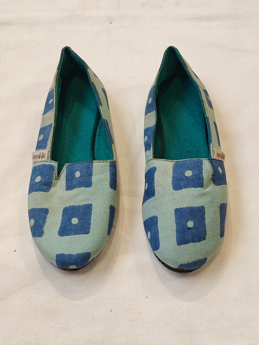 Women mace teal shoe - upcycled rubber soles