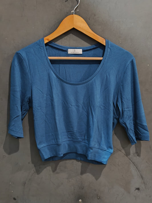 Textured stretchable elbow sleeves deep round neck blouse