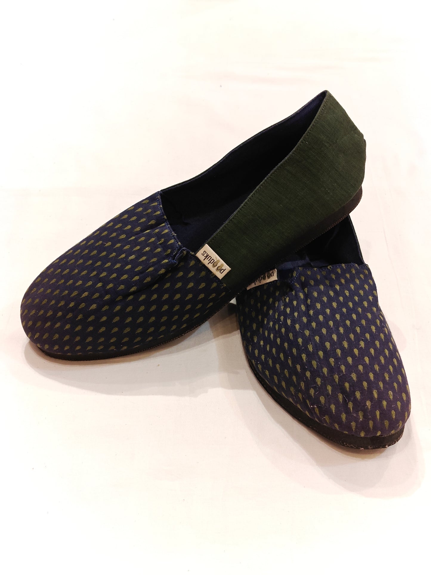 Green and blue mace men's shoe with upcycled tyre base