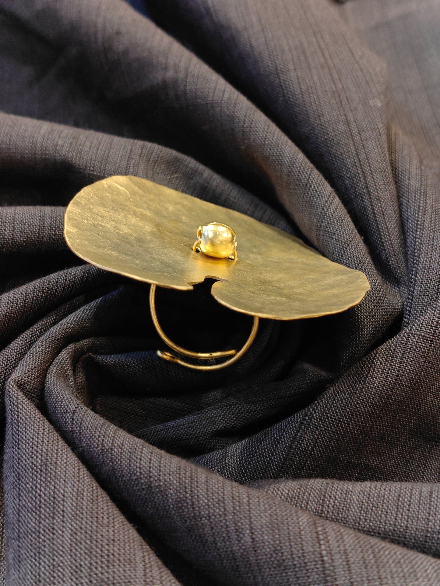 Lily pad design finger ring in brass