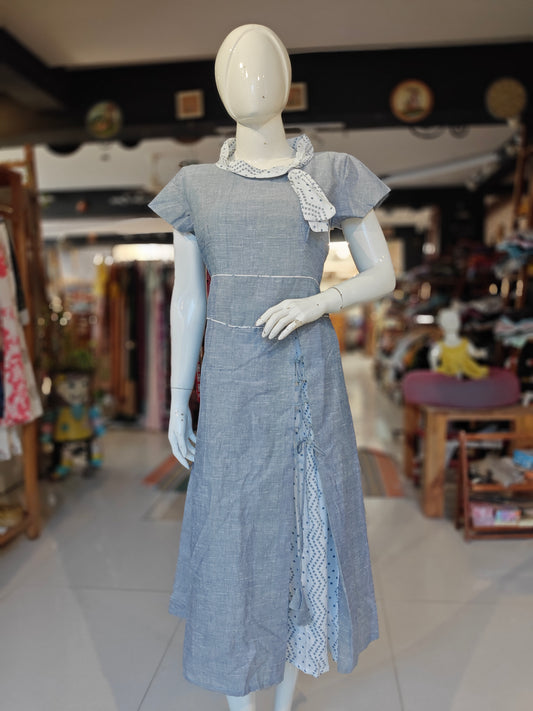 Retro look dress in indigo handwoven cotton with white polka dots collar