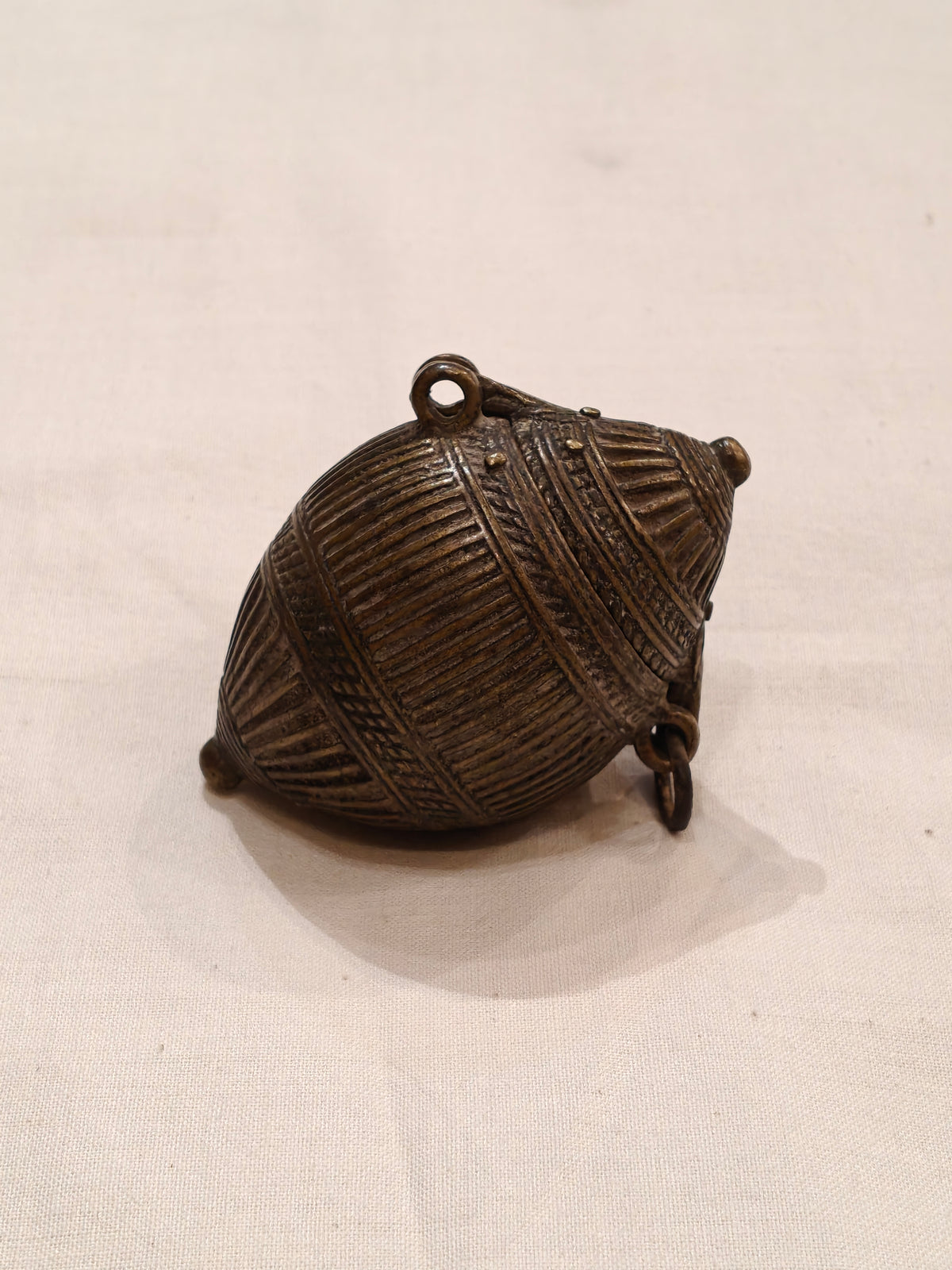Small brass coin round box / Karataa / Karaata - Handcrafted brass decor