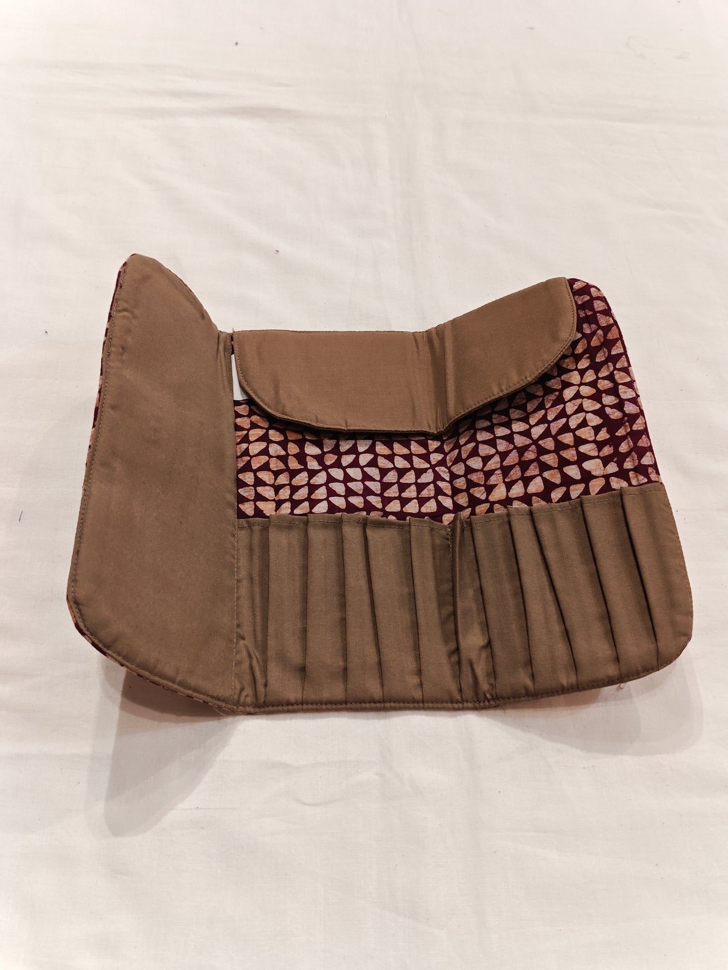 Fabric pouch for artists with magnet closure - organizer for pens, brushes or small items - multiple designs available