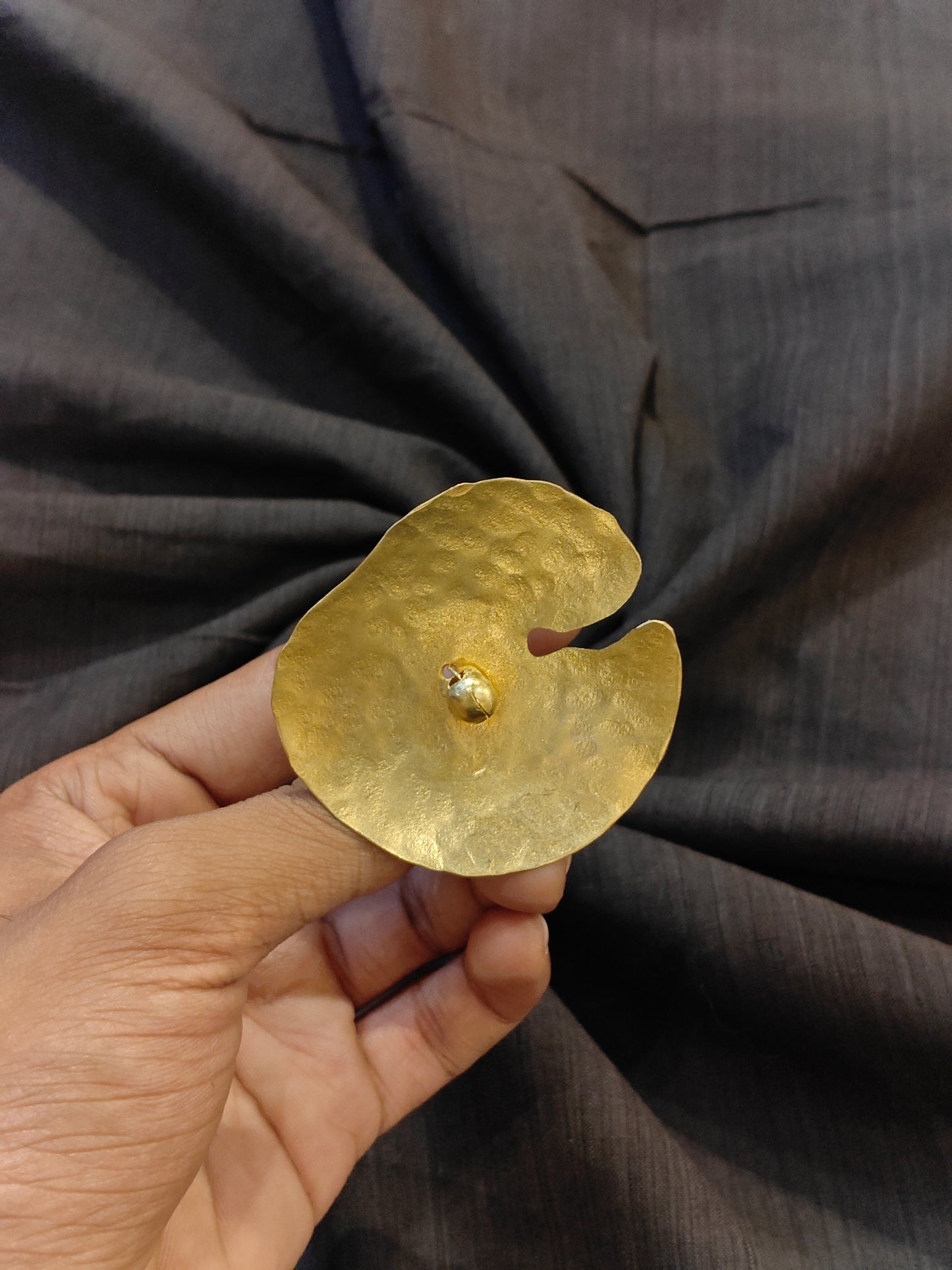 Lily pad design finger ring in brass