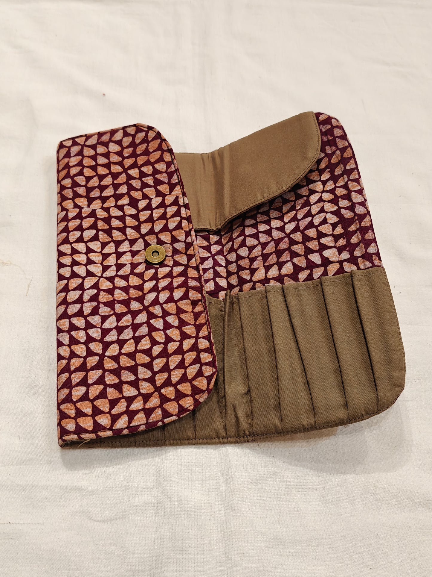 Fabric pouch for artists with magnet closure - organizer for pens, brushes or small items - multiple designs available