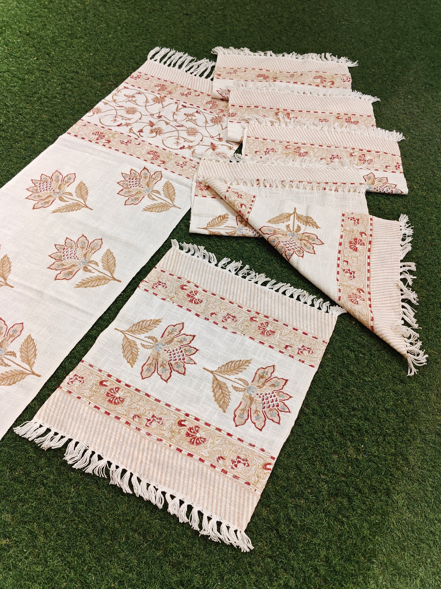 Table runner with 6 placemats - Floral handblock prints on jute cotton