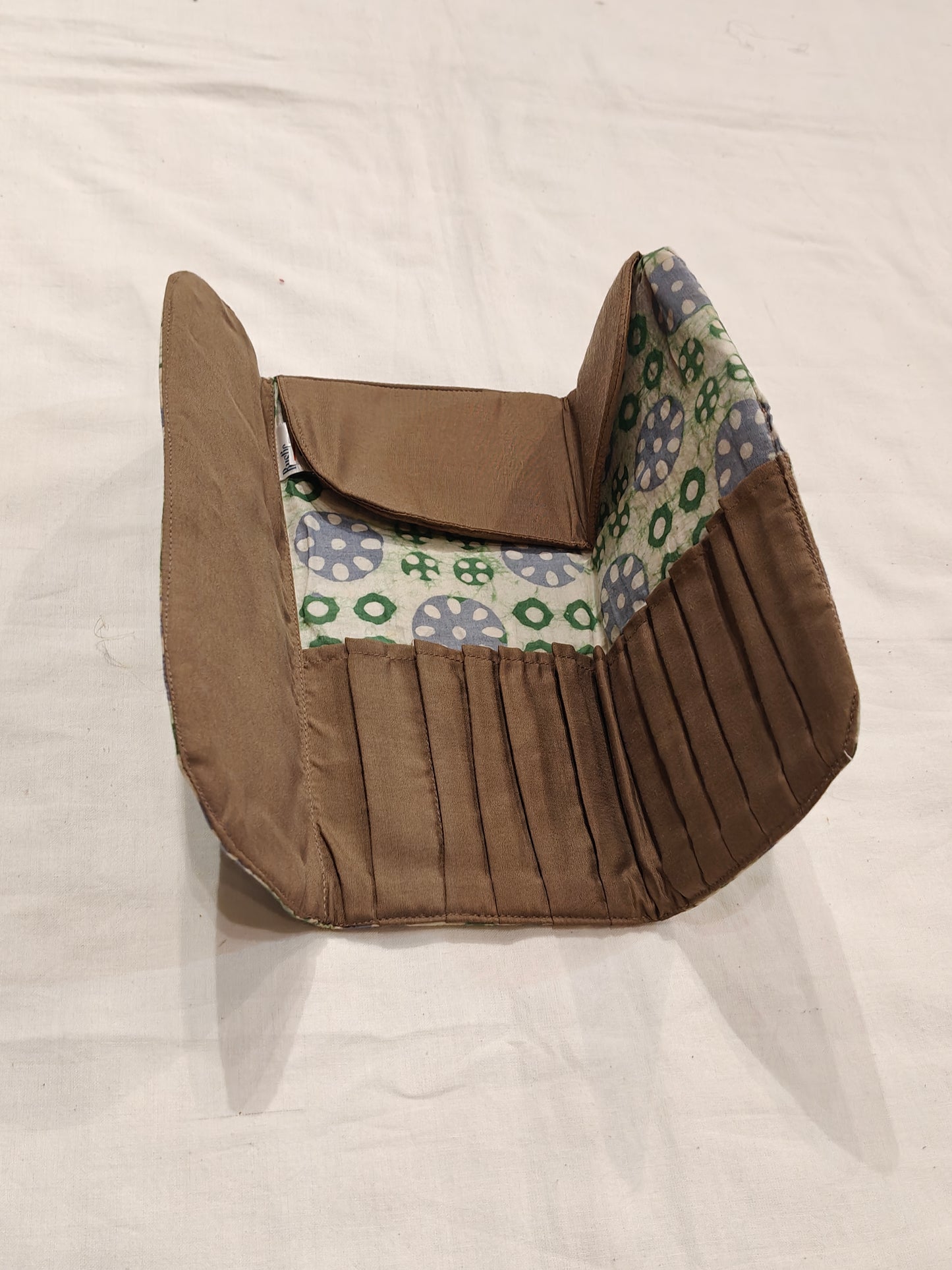 Fabric pouch for artists with magnet closure - organizer for pens, brushes or small items - multiple designs available