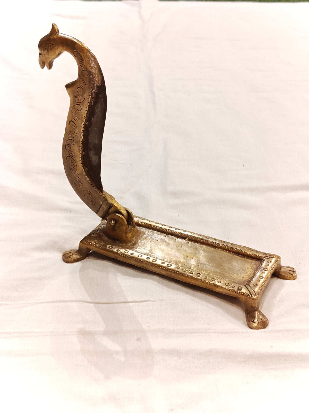 Foldable vegetable cutter / kathi peeta - vintage decor piece
handcrafted in brass