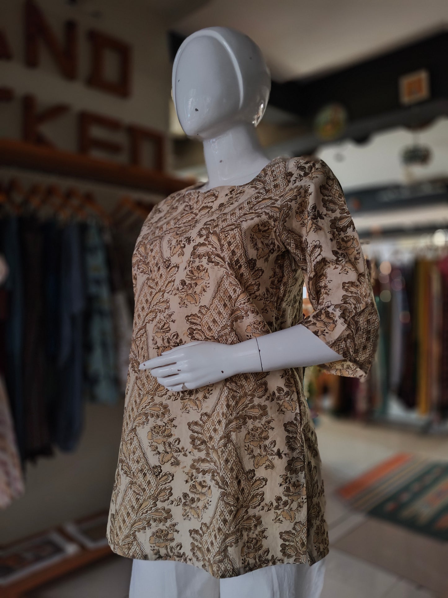 Beige zig zag floral Kalamkari hand block printed cotton short kurti / top