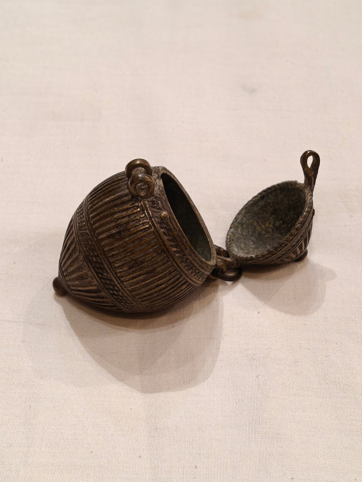 Small brass coin round box / Karataa / Karaata - Handcrafted brass decor