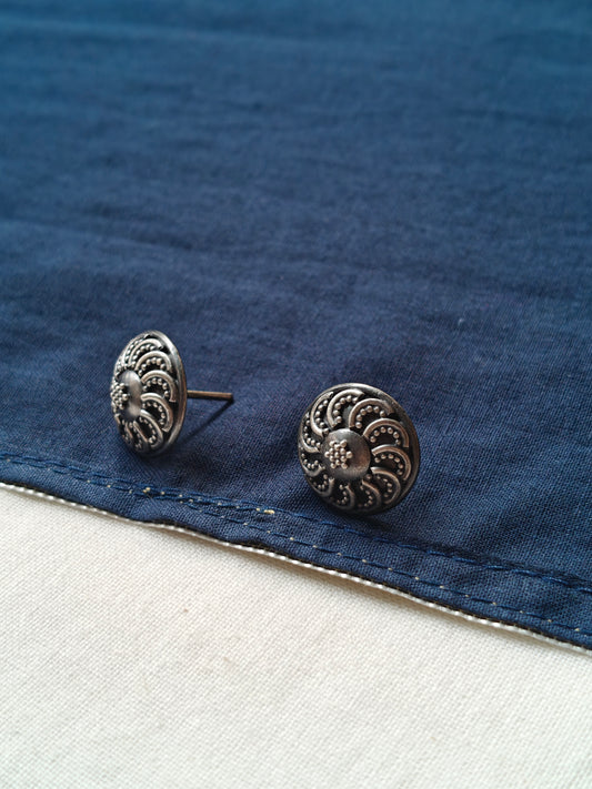 Round silver studs in 92.5 sterling silver