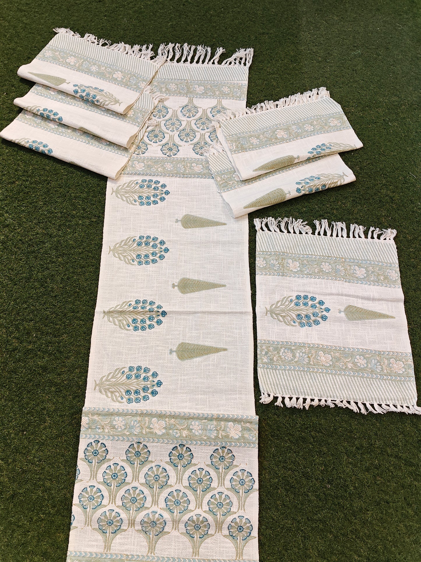 Table runner with 6 placemats - Floral handblock prints on jute cotton