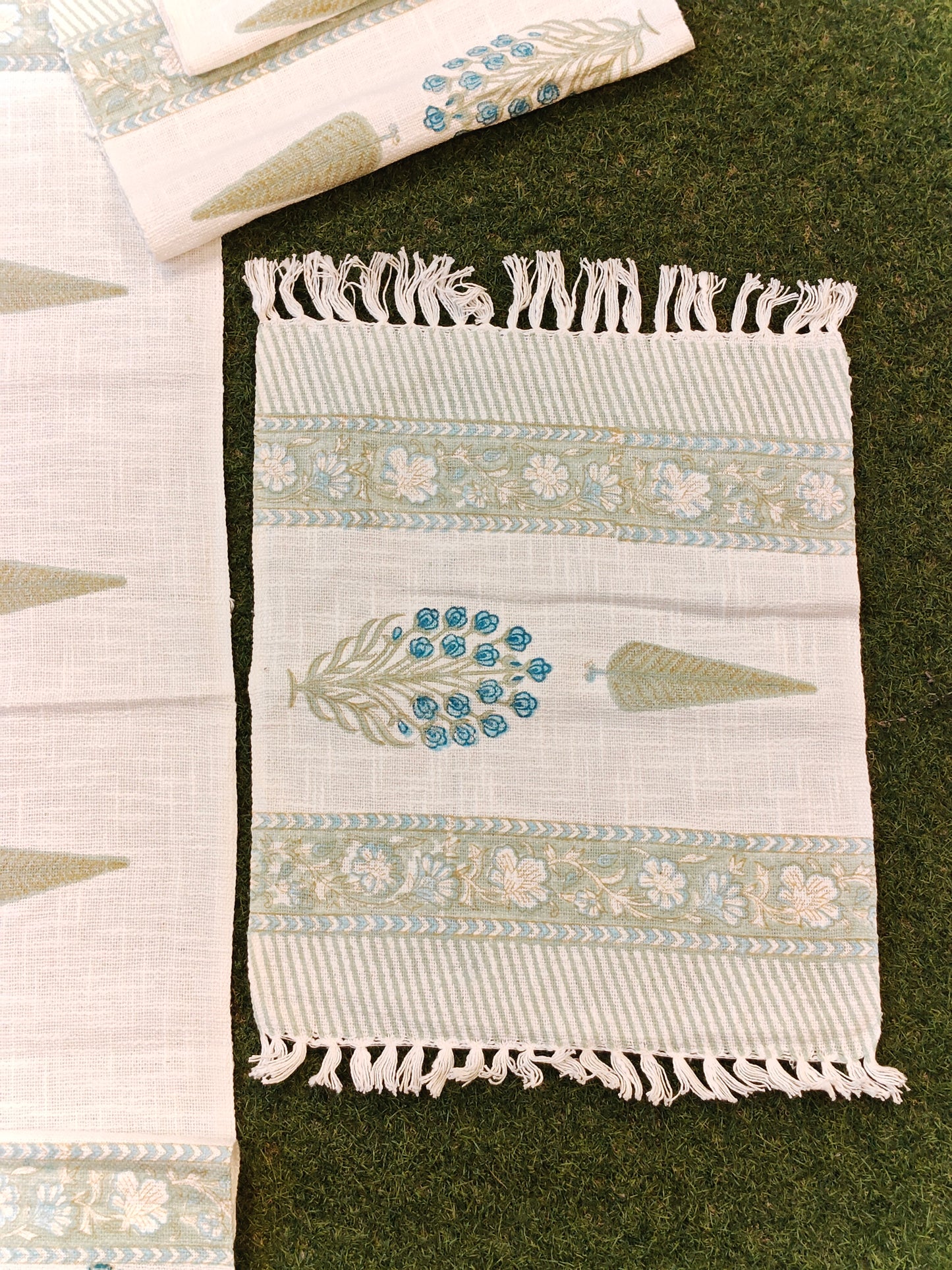 Table runner with 6 placemats - Floral handblock prints on jute cotton