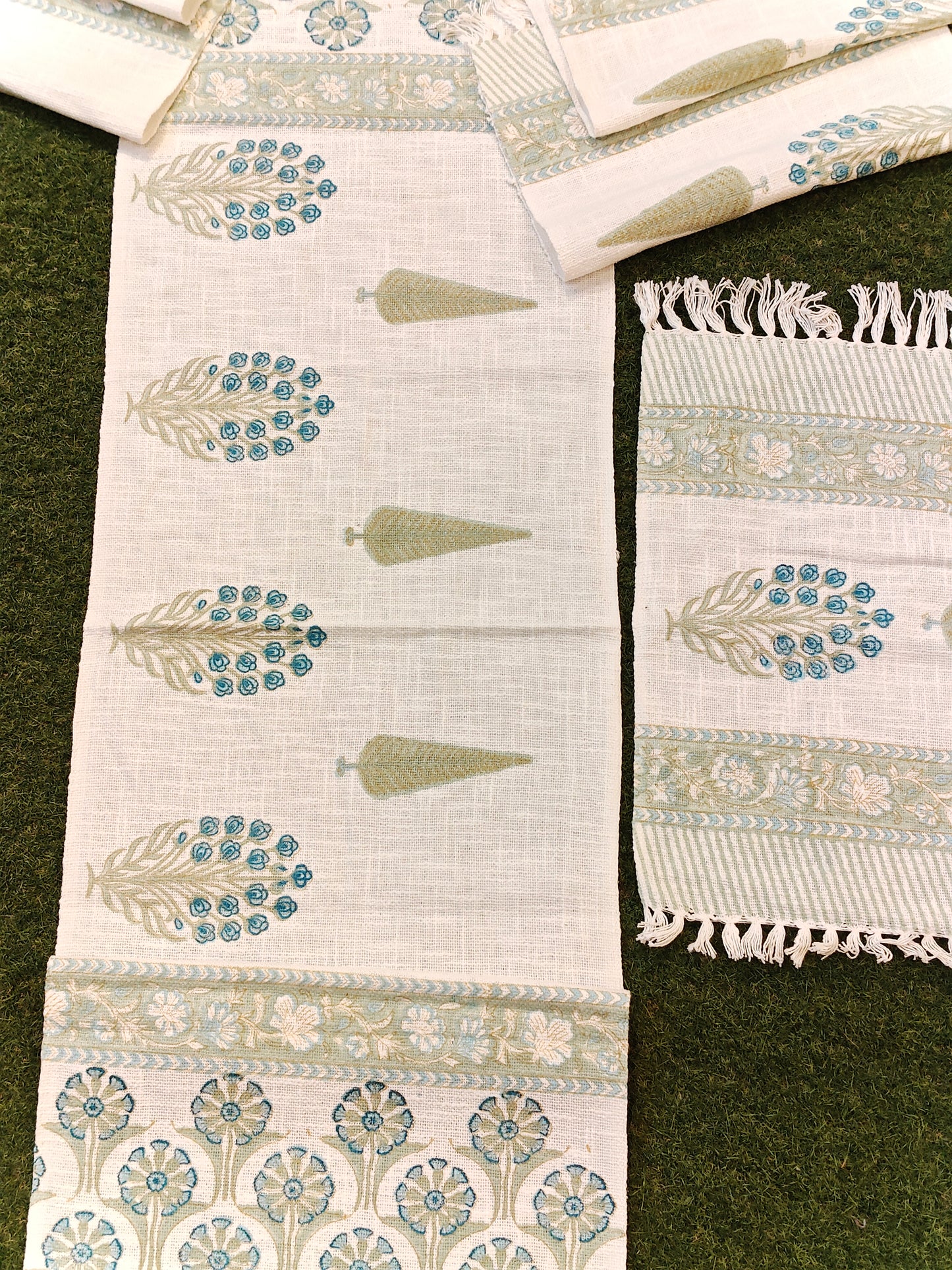 Table runner with 6 placemats - Floral handblock prints on jute cotton