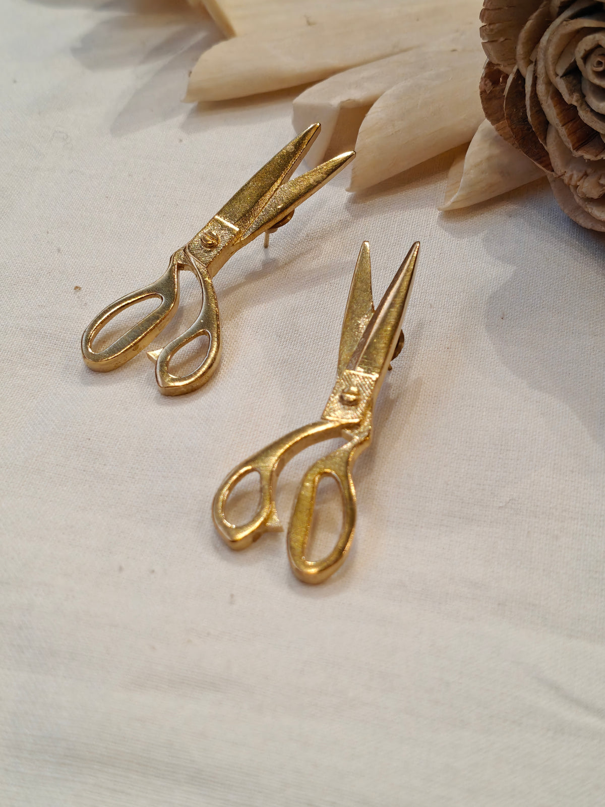 Scissors design brass stud earrings