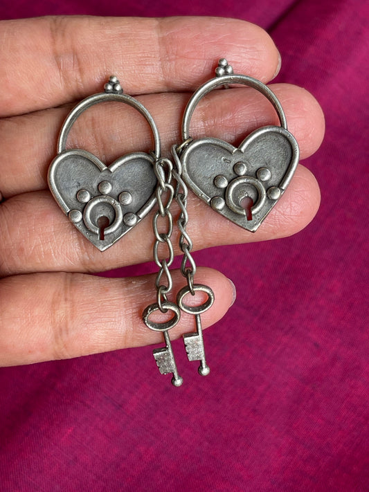 Fun lock n key heart shaped earrings