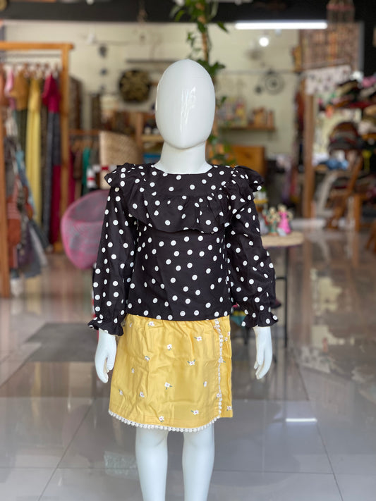 Flowers print skirt style yellow shorts for girls