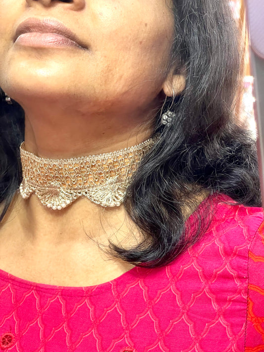 Copper shade golden lace choker