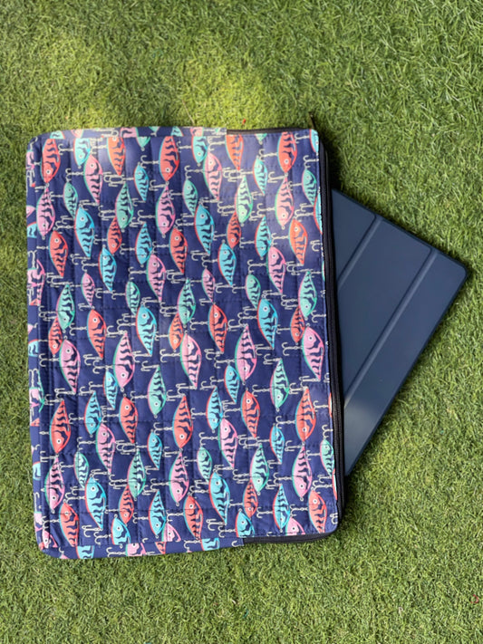 Quilted laptop sleeve for 15+ inch laptops - fish print