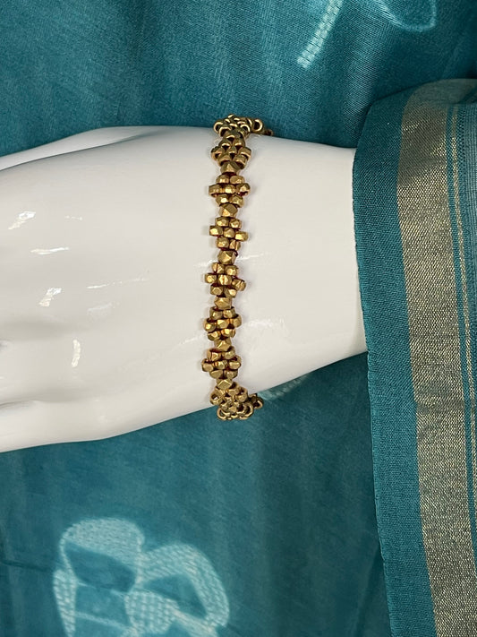 Dokra bracelet with 1-2-3-2-1 beads formation - single