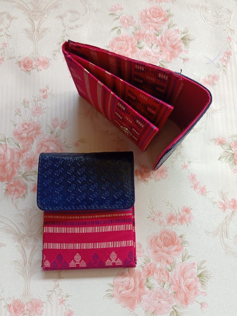 Cards and cash holder with 3 pockets - pink and blue