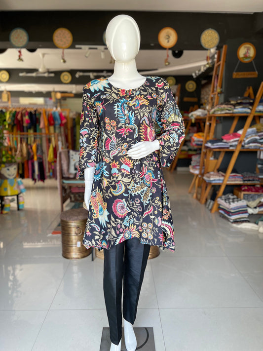 Black Cotton printed tunic with front buttons and long sleeves